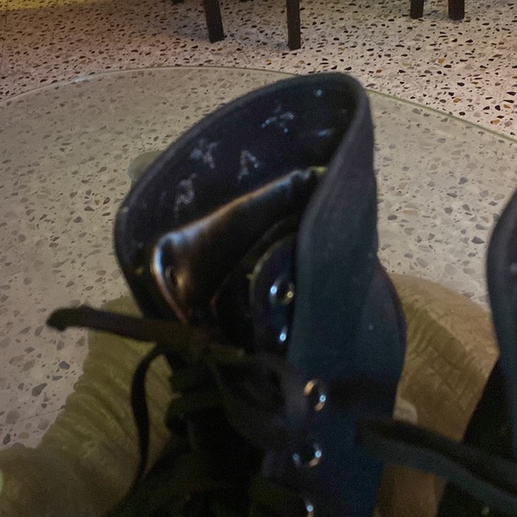 Louis Vuitton sneakers shoes - Picture 2 of 6